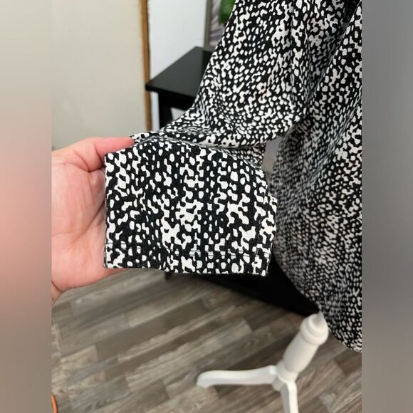 Talbots Women’s Plus Top Blouse 2XL Geometric V Neck Long Sleeve Pullover - Picture 3 of 11